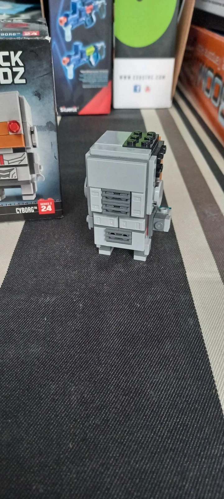 Lego cyborg brickheadz 41601 – photo 2